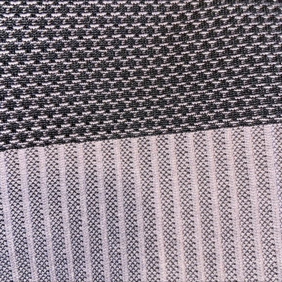 Athleta Black & Gray two tone colorblock textured leggings Womens Size Medium - Picture 7 of 8